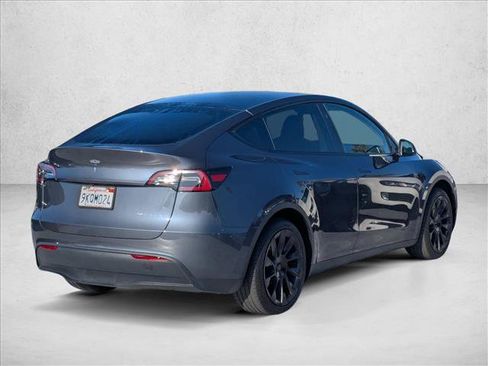 Used 2023 Tesla Model Y Long Range AWD/4WD image 5