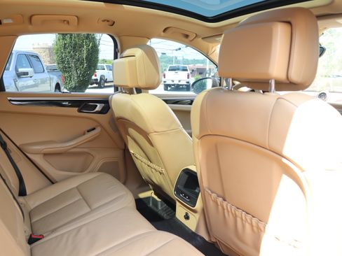 Used 2015 Porsche Macan S AWD/4WD image 30