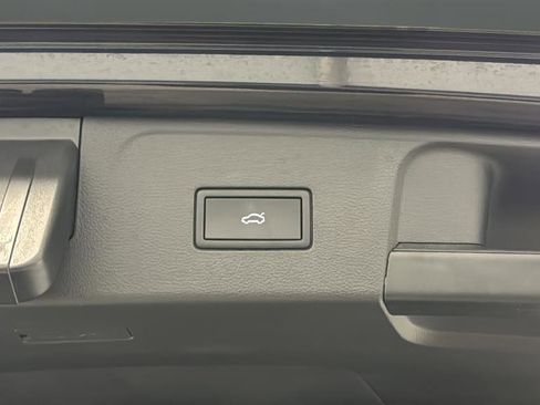 Used 2024 Volkswagen Atlas SE w/ Black Wheel Package image 30