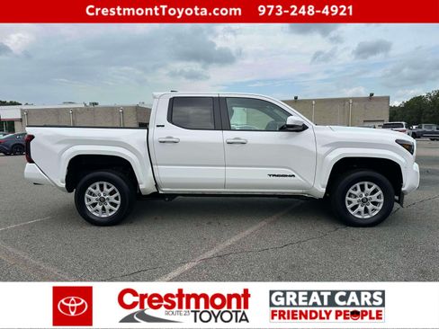 Certified 2025 Toyota Tacoma SR5 AWD/4WD image 5