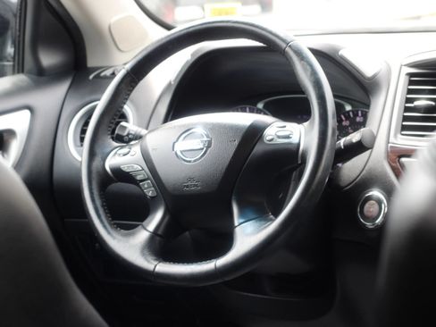 Used 2014 Nissan Pathfinder Platinum AWD/4WD image 14