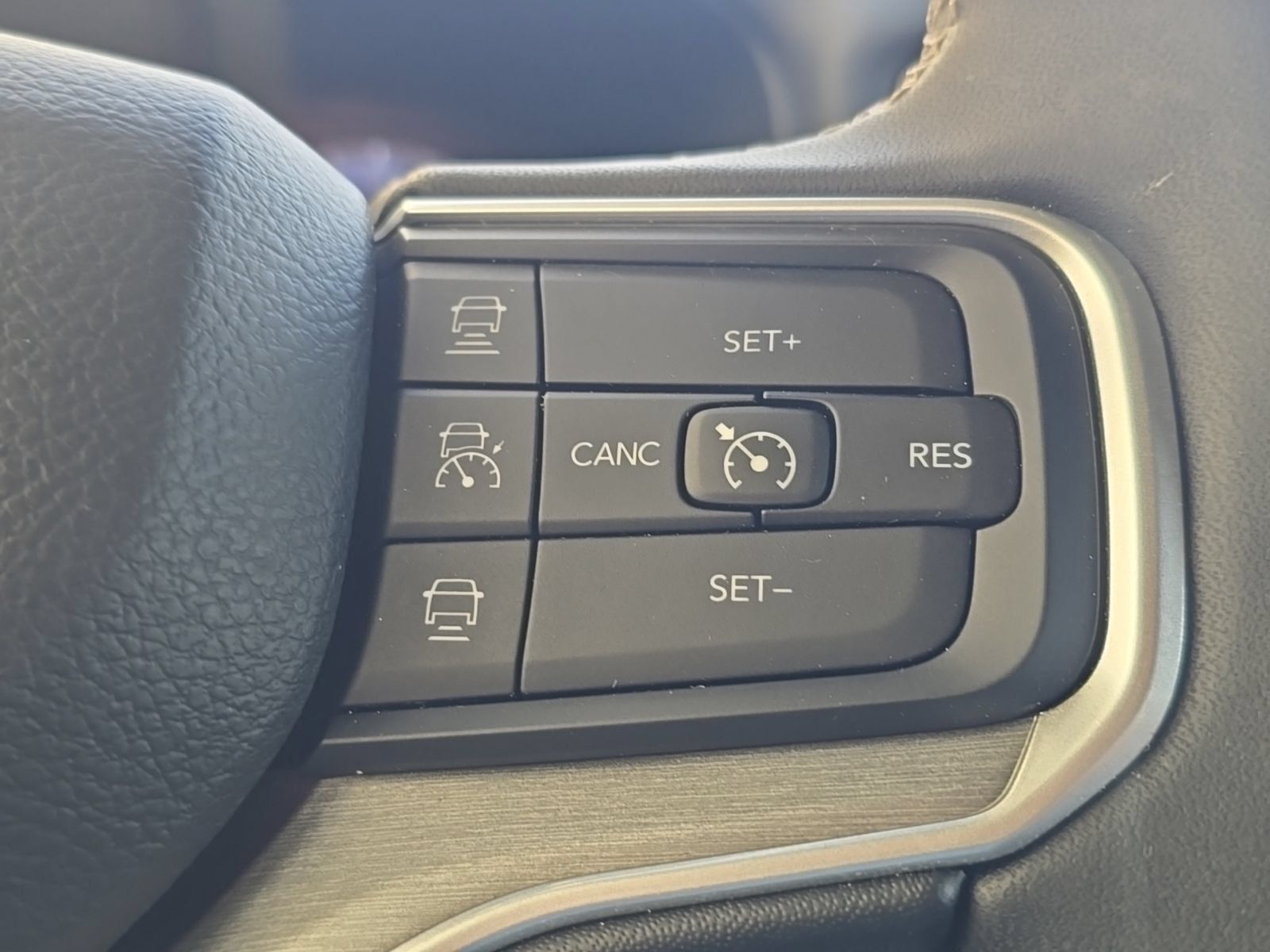 Used 2025 Jeep Wagoneer 4WD image 22