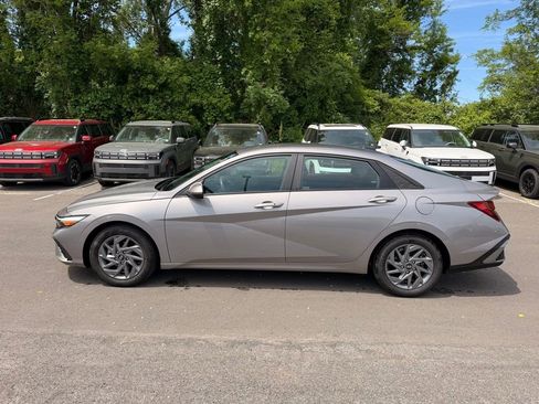 Used 2024 Hyundai Elantra SEL FWD image 7