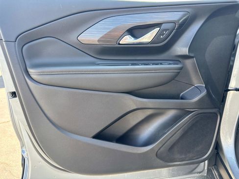 Used 2024 GMC Terrain SLE image 13