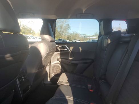 Used 2023 Mitsubishi Outlander SE image 12