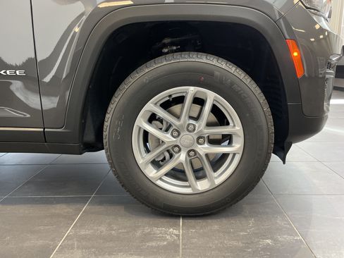 Certified 2025 Jeep Grand Cherokee Laredo X w/ Luxury Tech Group I RWD image 12