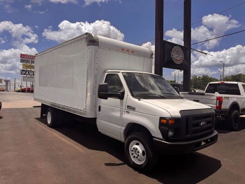 Used 2014 Ford E-350 and Econoline 350 Super Duty image 3