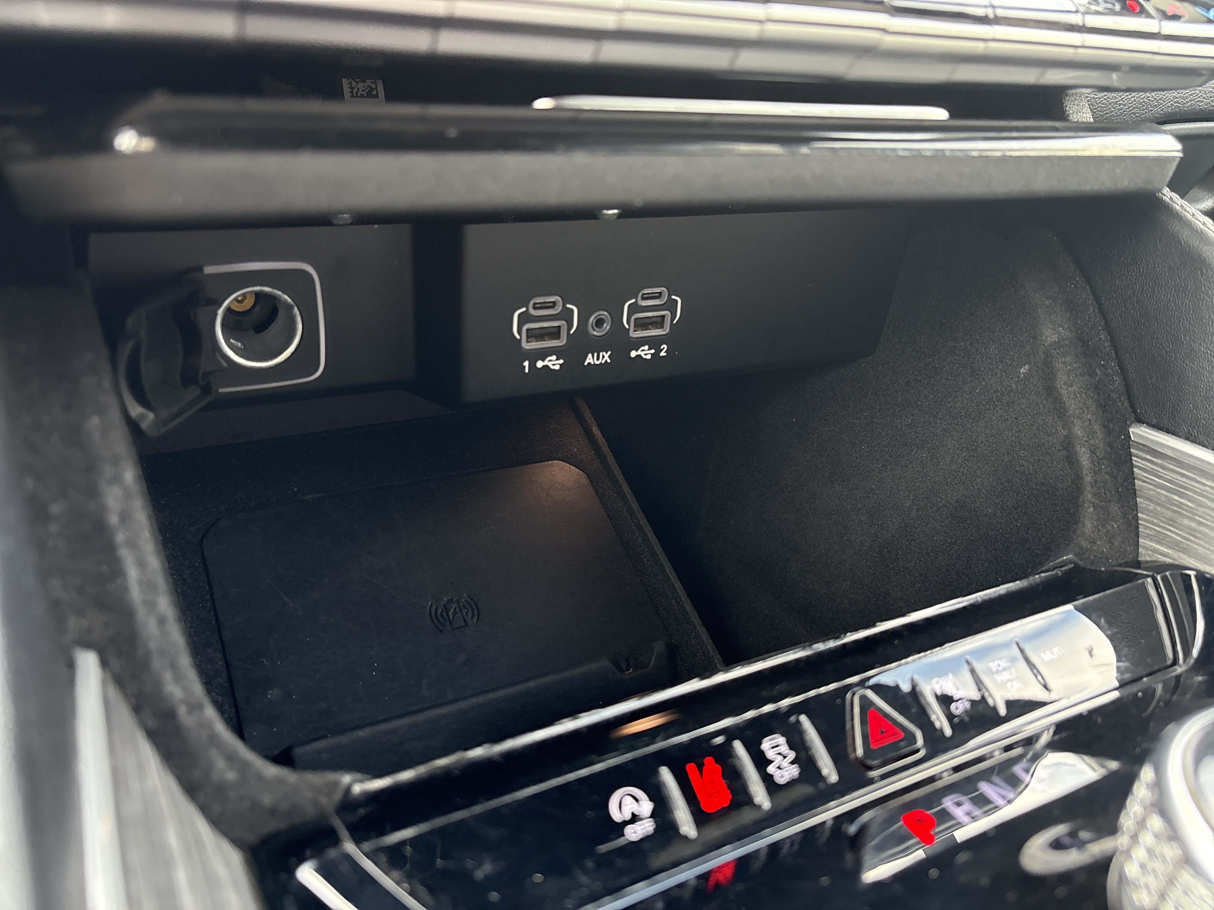 Used 2024 Jeep Wagoneer L Series II AWD/4WD image 29
