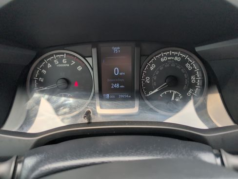 Used 2018 Toyota Tacoma TRD Sport AWD/4WD image 21