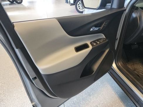 Used 2023 Chevrolet Equinox LS w/ LS Convenience Package AWD/4WD image 9
