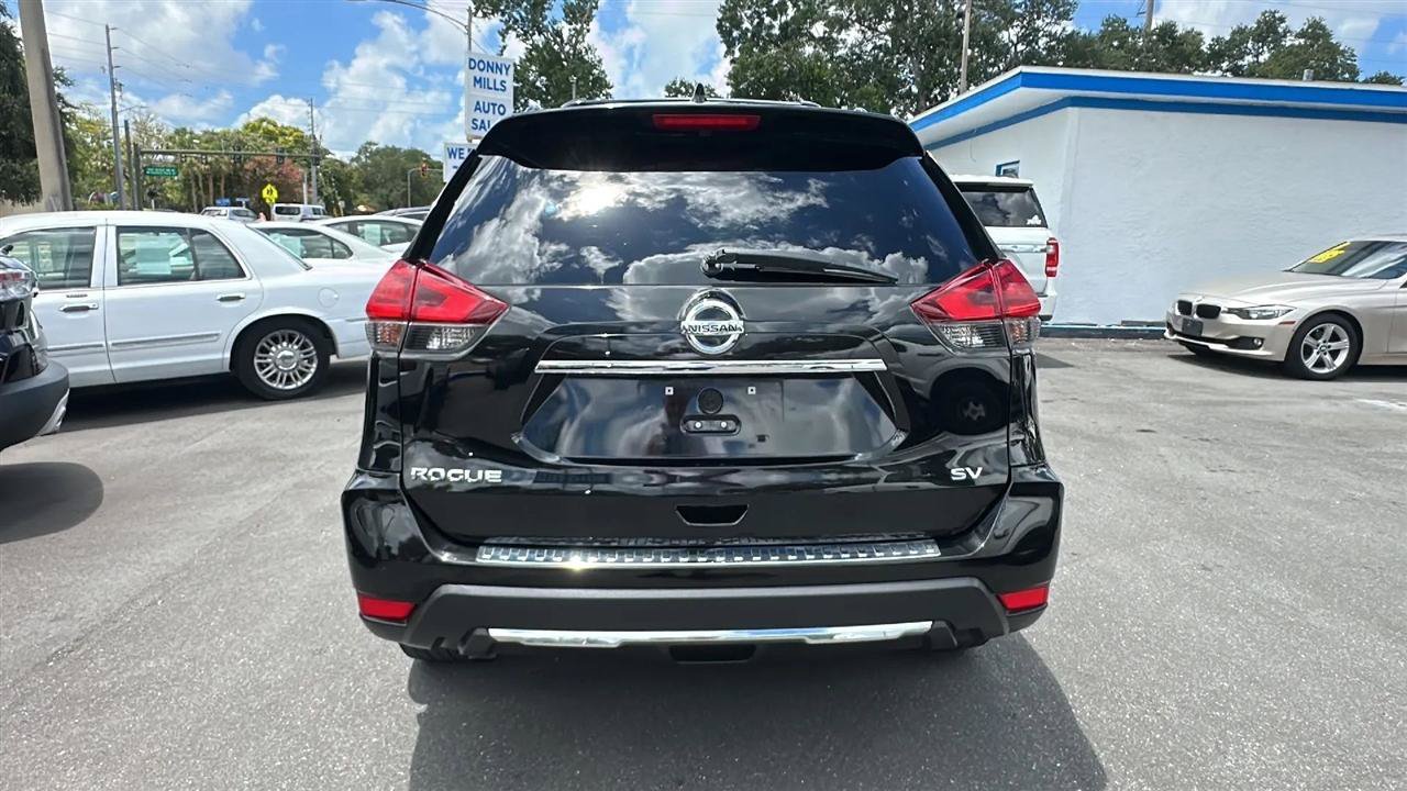 Used 2017 Nissan Rogue SV w/ Midnight Edition FWD image 9