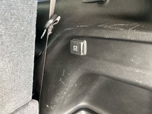 Used 2023 Jeep Grand Cherokee L Altitude image 36