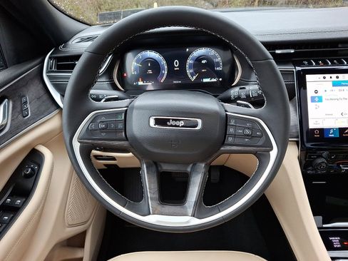 Certified 2025 Jeep Grand Cherokee Limited image 20