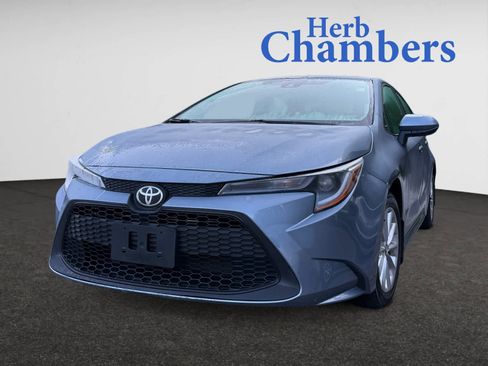 Used 2022 Toyota Corolla LE image 4
