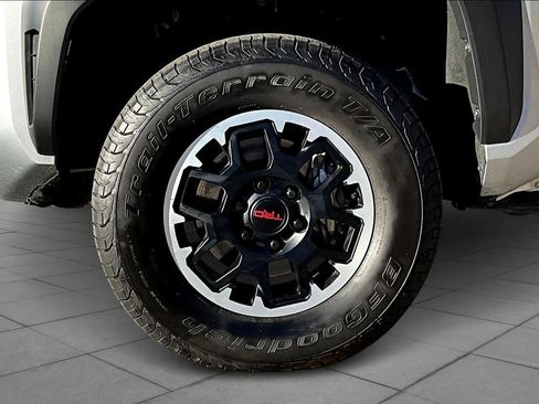 Used 2024 Toyota Tacoma TRD Off-Road image 10
