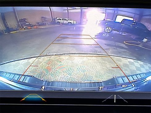 Used 2018 GMC Canyon SLE w/ SLE Convenience Package image 29