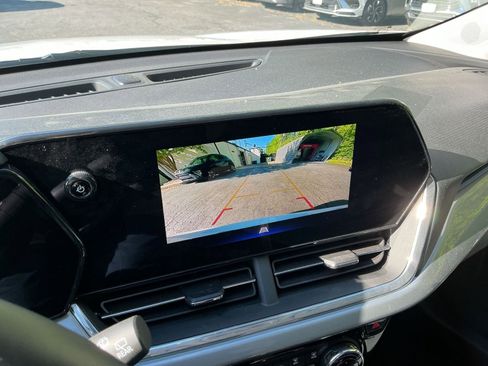 Used 2025 Chevrolet Trax LT w/ LT Convenience Package image 20