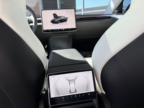 Used 2024 Tesla Model 3 Performance image 39