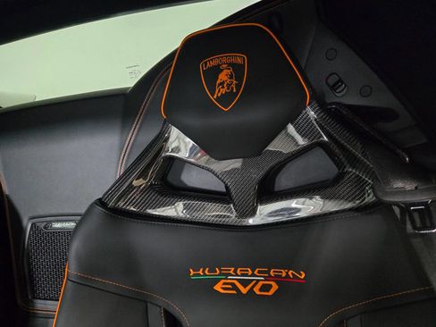 Used 2024 Lamborghini Huracan EVO image 25