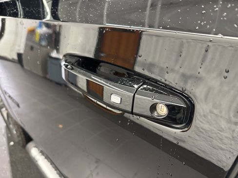 Used 2023 Chevrolet Tahoe Z71 w/ Luxury Package image 15