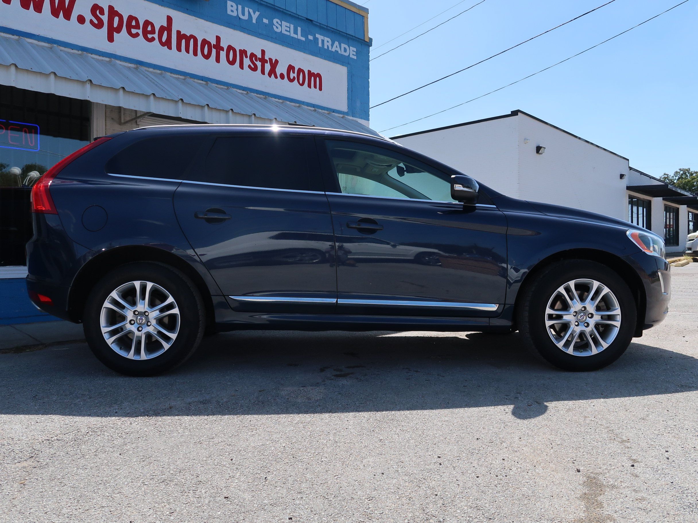 Used 2015 Volvo XC60 T5 Premier w/ Proximity Package FWD image 9