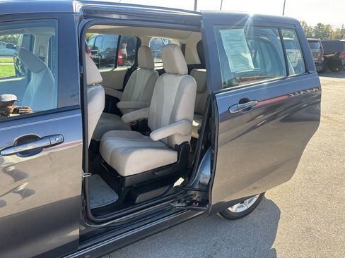 Used 2015 MAZDA MAZDA5 Touring image 14