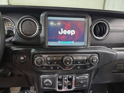 Used 2019 Jeep Wrangler Unlimited Sahara w/ Dual Top Group AWD/4WD image 19