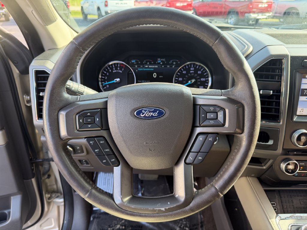 Used 2018 Ford Expedition Max XLT w/ Equipment Group 202A AWD/4WD image 29