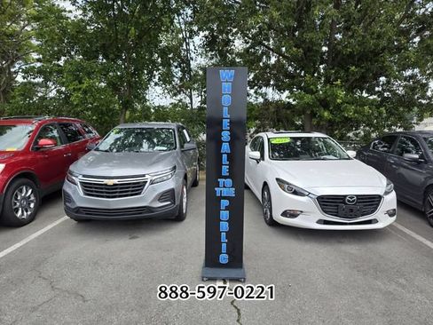 Used 2021 Chevrolet Equinox LS FWD image 2