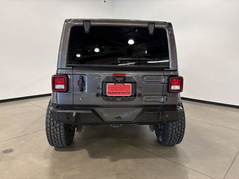 Used 2018 Jeep Wrangler Unlimited Sahara w/ Uconnect 4C Nav & Sound Group AWD/4WD image 7