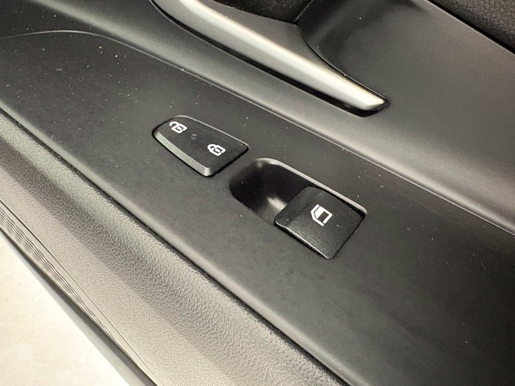 Used 2024 Hyundai Elantra SEL FWD image 14