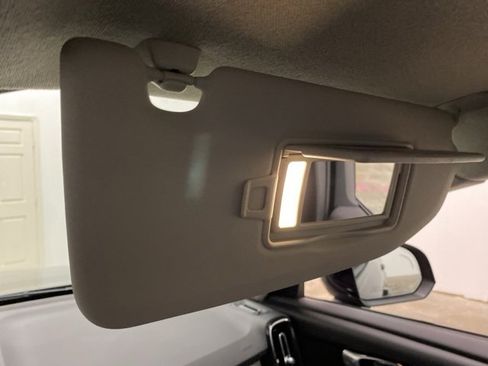 Used 2025 Volvo XC40 B5 Plus image 62