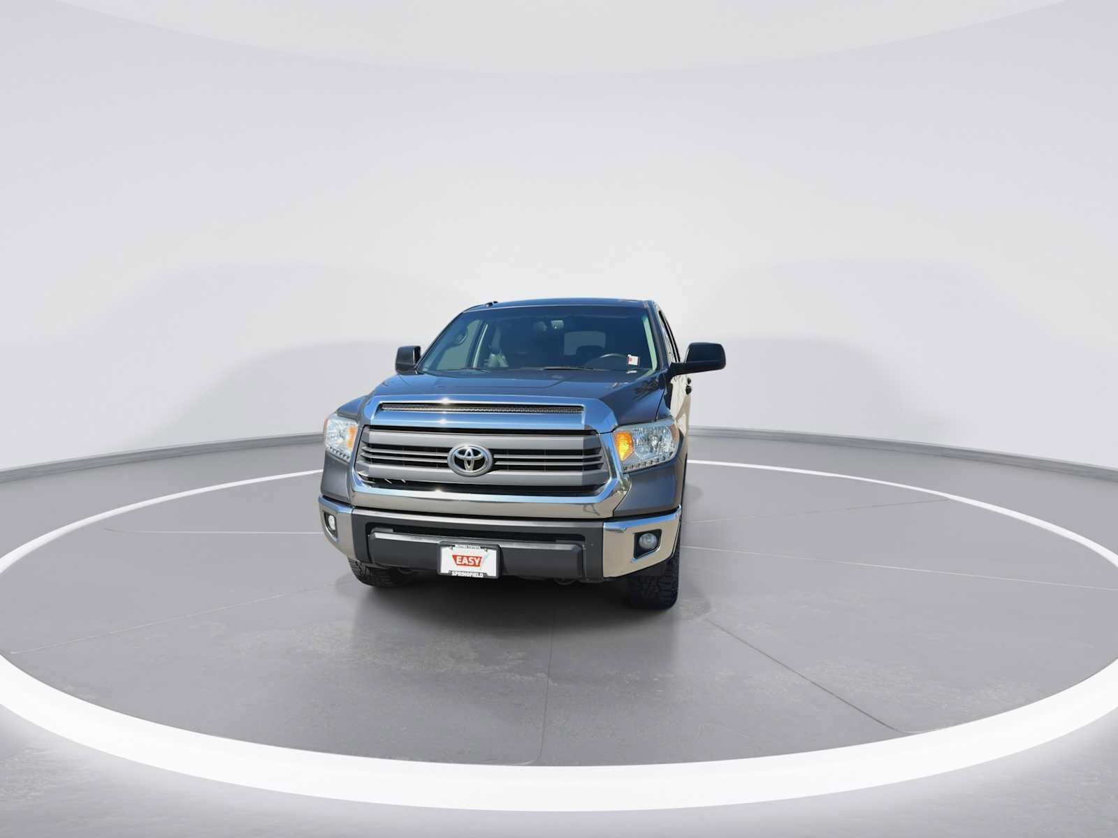 Used 2015 Toyota Tundra SR5 w/ SR5 Upgrade Package AWD/4WD image 3
