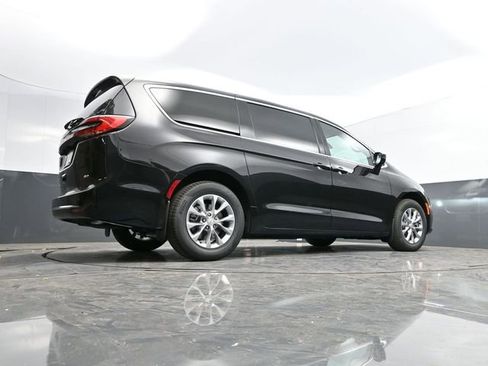 New 2026 Chrysler Pacifica Select AWD/4WD image 46