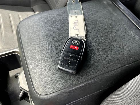 Used 2024 Toyota Tacoma TRD Off-Road image 35