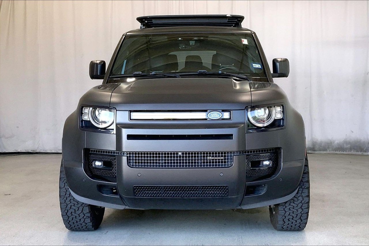 Used 2023 Land Rover Defender 130 X-Dynamic SE AWD/4WD image 3