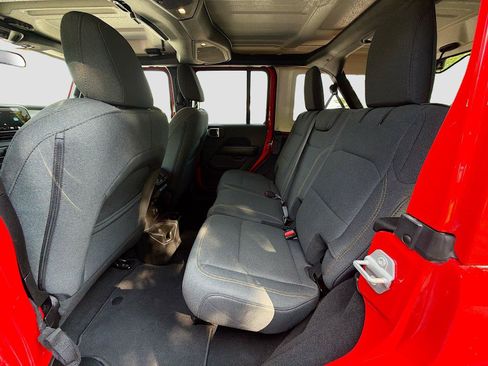 Used 2025 Jeep Wrangler Unlimited Sahara AWD/4WD image 19