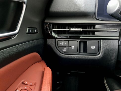 Certified 2026 Kia Sportage SX FWD image 15