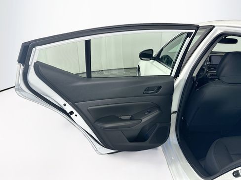 Used 2025 Nissan Altima 2.5 SV FWD image 24