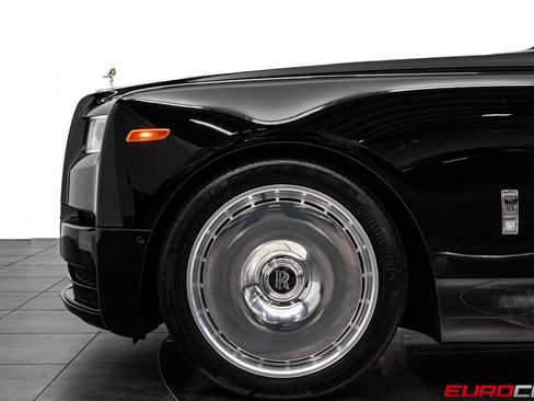 Used 2022 Rolls-Royce Phantom Sedan RWD image 15