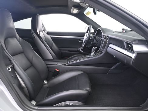 Used 2015 Porsche 911 Turbo image 19
