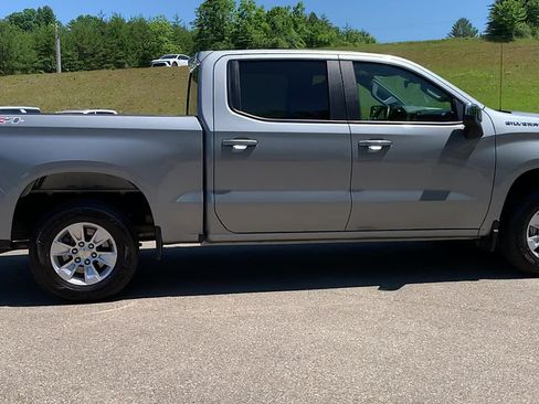 Used 2025 Chevrolet Silverado 1500 LT AWD/4WD image 5