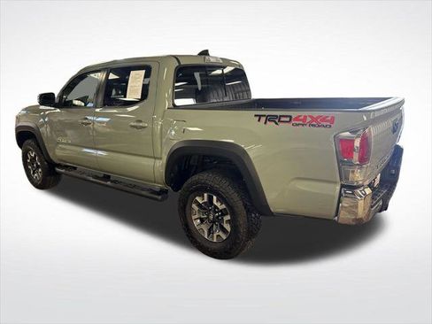 Certified 2022 Toyota Tacoma TRD Off-Road AWD/4WD image 3