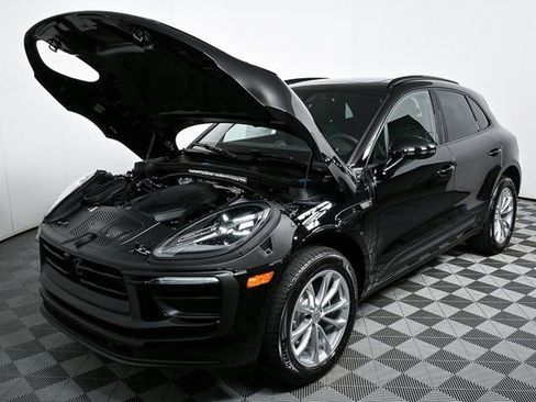 Certified 2026 Porsche Macan image 32
