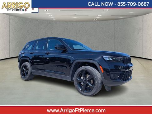 Used 2023 Jeep Grand Cherokee Altitude image 1