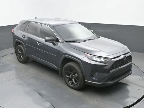 Used 2022 Toyota RAV4 LE FWD image 13