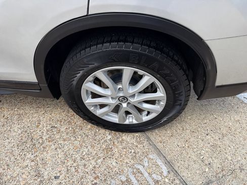 Used 2018 Nissan Rogue SV FWD image 23
