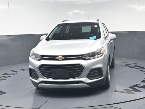 Used 2018 Chevrolet Trax LT w/ LT Convenience Package FWD image 5