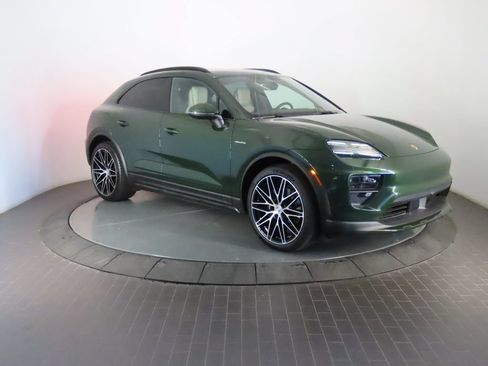Certified 2025 Porsche Macan 4 Electric AWD/4WD image 9