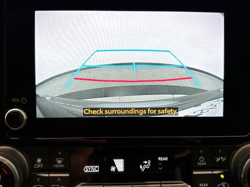 Used 2023 Toyota Highlander L image 16